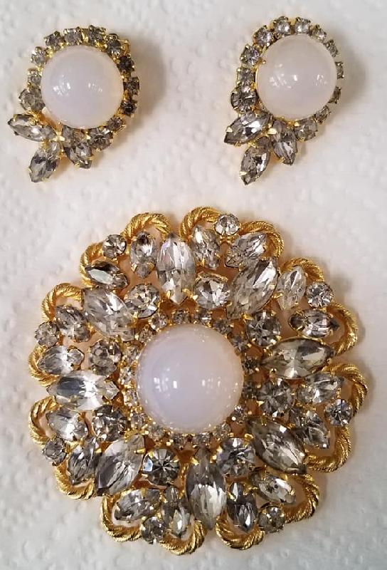Front view of Clear Cabochons Plastic Brooch