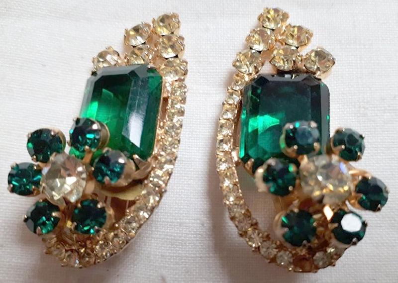 Front view of Green Emerald Cut Earrings Clip