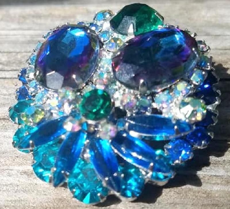Front view of Blue Oval Multi-Color/Shaded Brooch