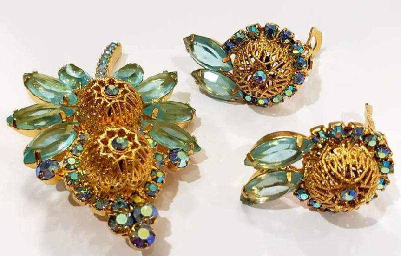 Front view of Turquoise Navettes Earrings Clip