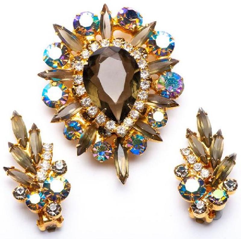 Front view of Gray (black Diamond) Navettes Earrings Clip