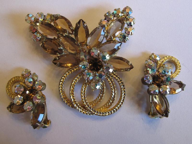 Front view of Topaz Navettes Earrings Clip