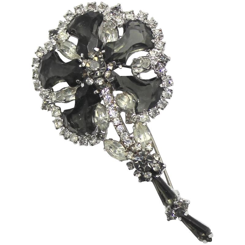 Front view of Gray (black Diamond) Anchor Brooch