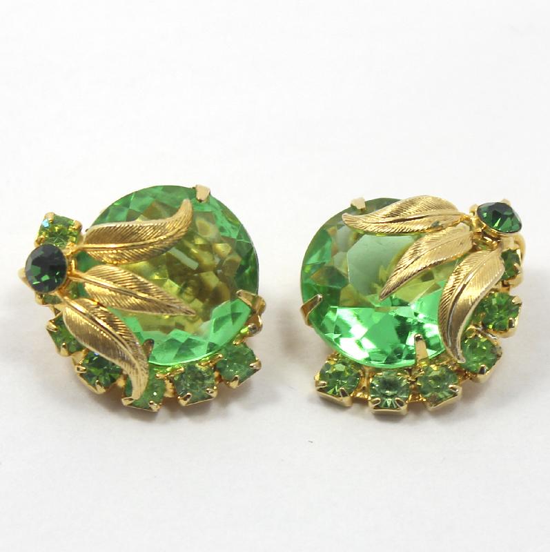 Front view of Green Dentelle Earrings Clip