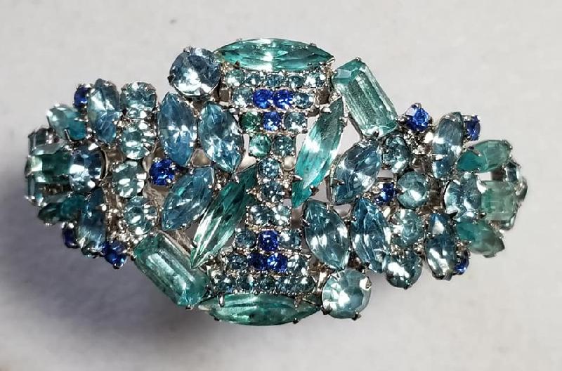 Front view of Blue Baguettes Bracelet Clamper