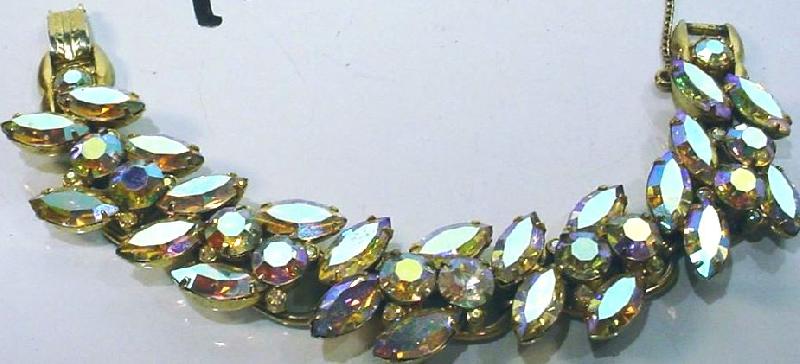 Front view of AB Navettes Bracelet 5 Link