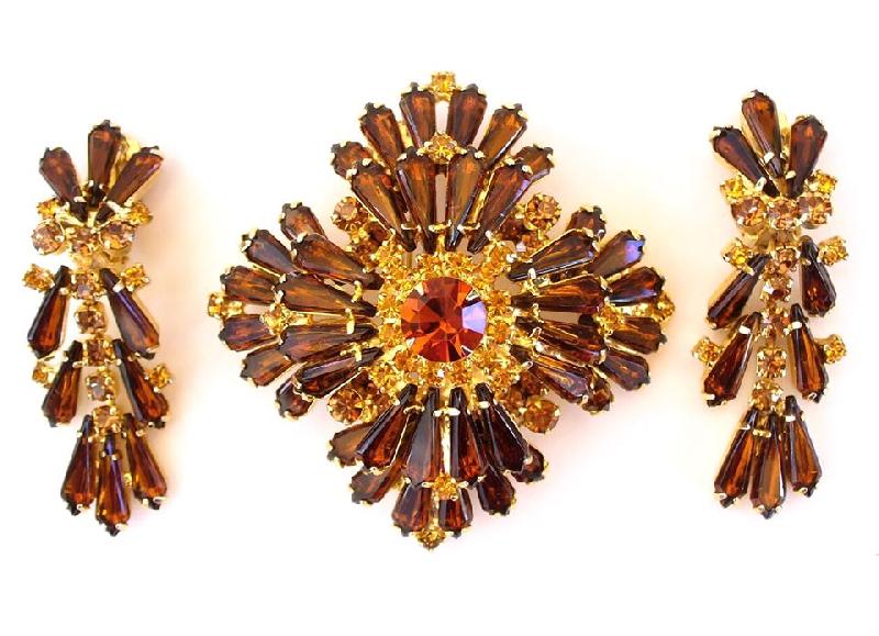Front view of Topaz Spear Earrings Clip