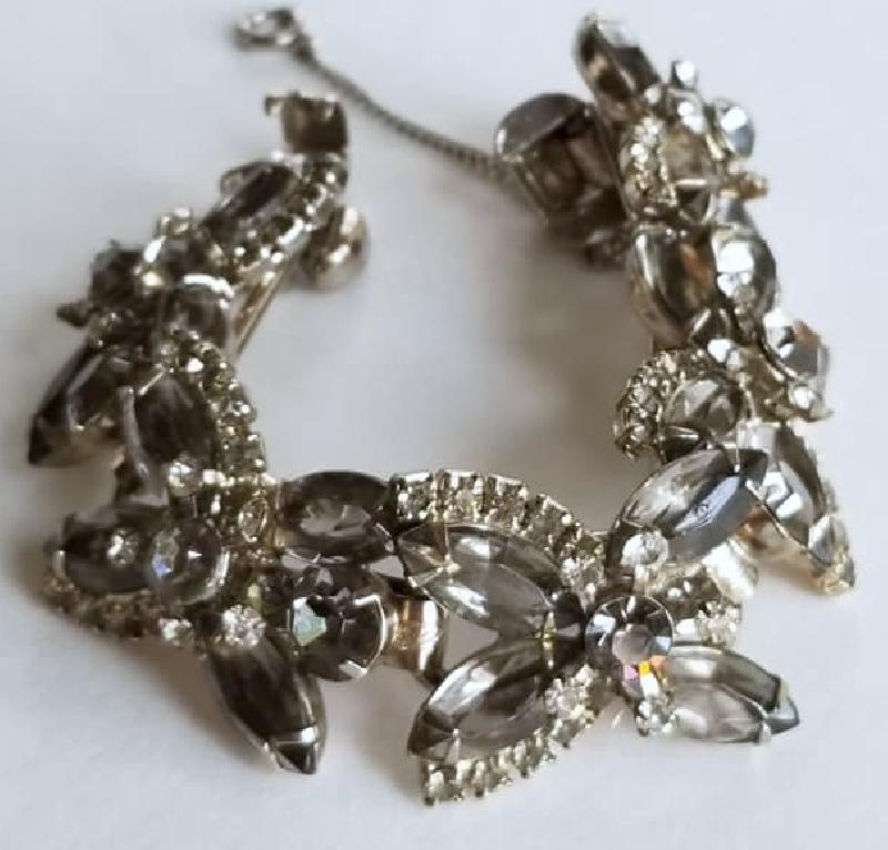 Front view of Gray (black Diamond) Navettes Bracelet 5 Link