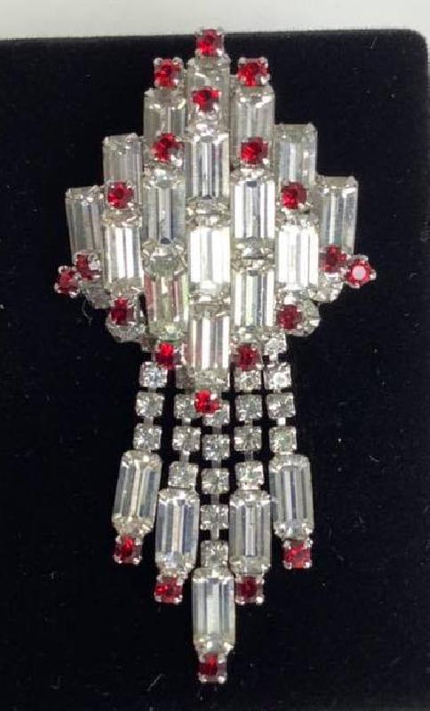 Front view of Clear Baguettes Pin Pendant