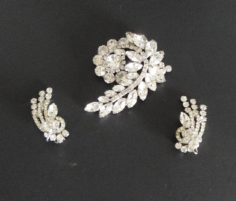 Front view of Clear Navettes Earrings Clip