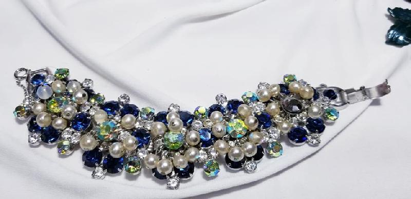 Front view of Blue Chatons Only Pearl Bracelet 5 Link