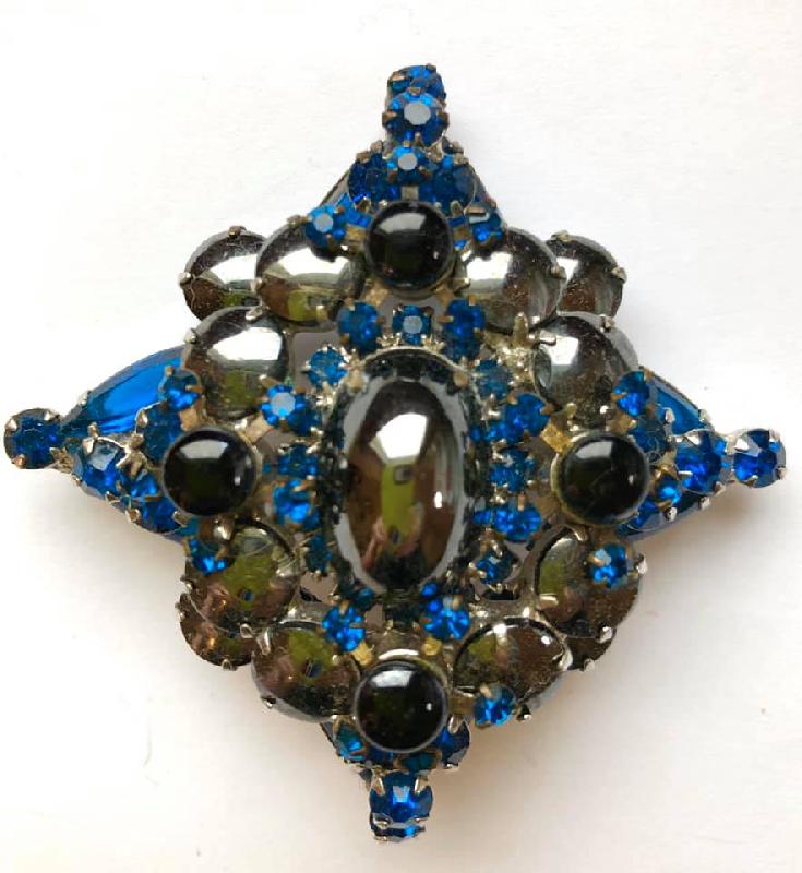 Front view of Hematite Cabochons Pin Pendant