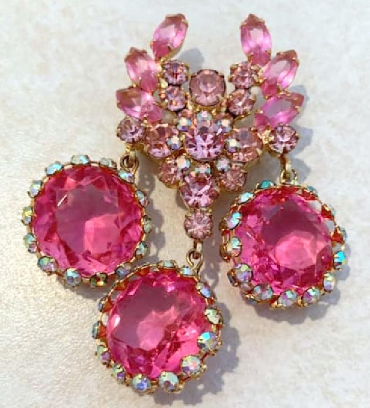 Front view of Pink Dentelle Brooch