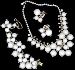 White (chalk Or Milk) Cabochons Plastic Bracelet 5 Link