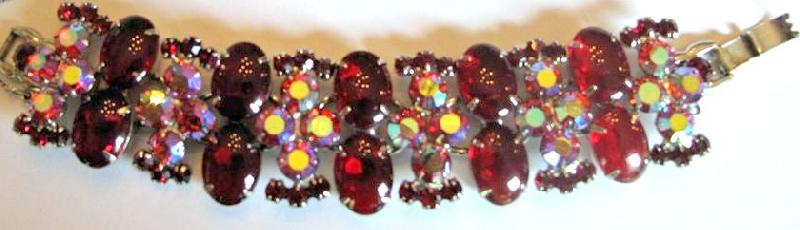 Front view of Red Cabochons Bracelet 5 Link