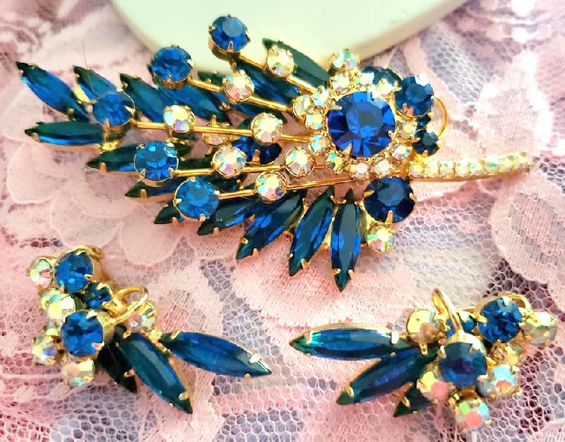 Front view of Blue Navettes Earrings Clip