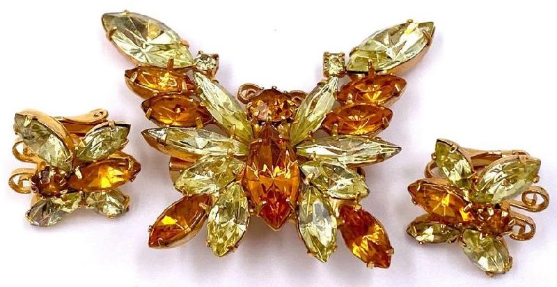 Front view of Topaz Navettes Earrings Clip