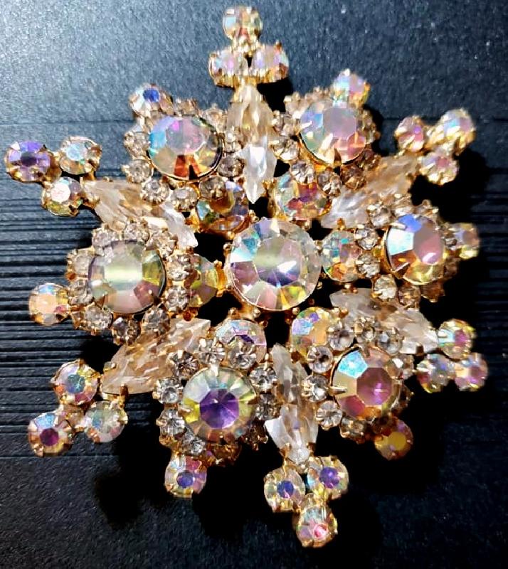 Front view of AB Navettes Brooch