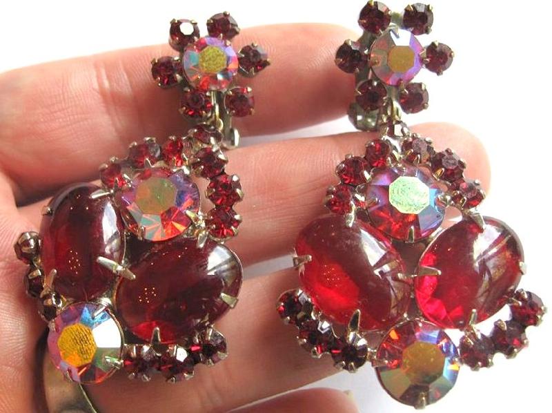 Front view of Red Cabochons Earrings Clip