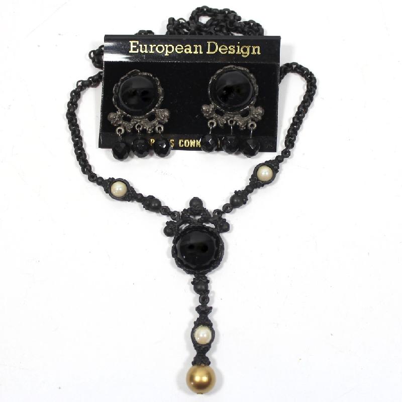 Front view of Black (jet) Cabochons Plastic Earrings Clip