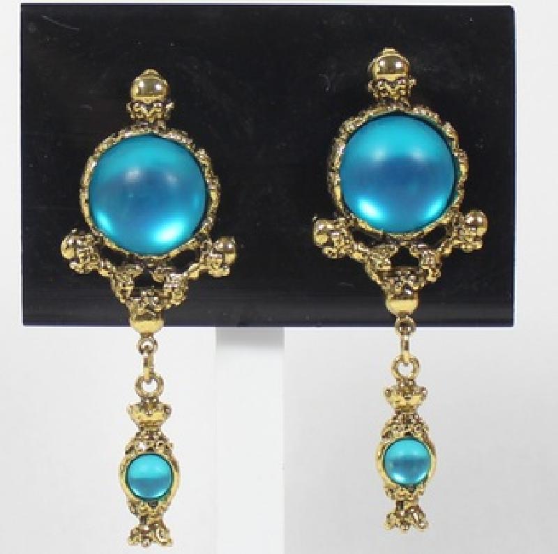 Front view of Turquoise Cabochons Earrings Clip