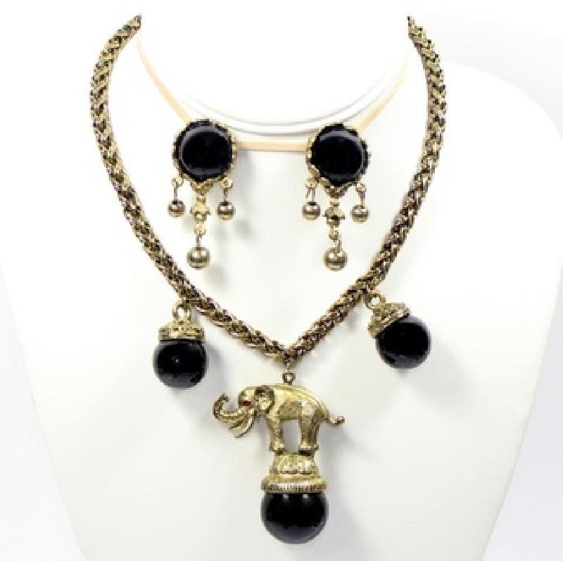 Front view of Black (jet) Cabochons Plastic Necklace