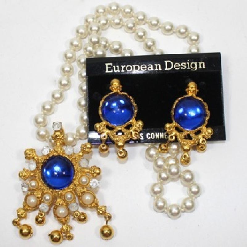 Front view of Blue Cabochons Earrings Clip