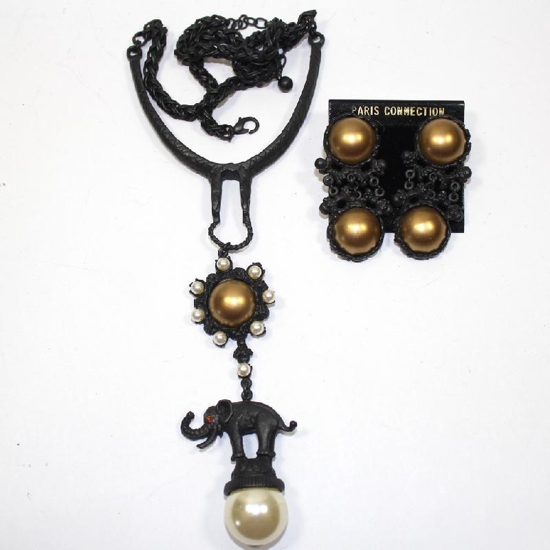 Front view of Black (jet) Cabochons Pearl Earrings Clip