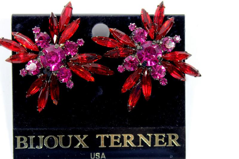 Front view of Red Navettes Earrings Clip