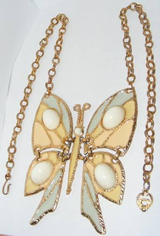 Front view of Yellow Cabochons Pendant