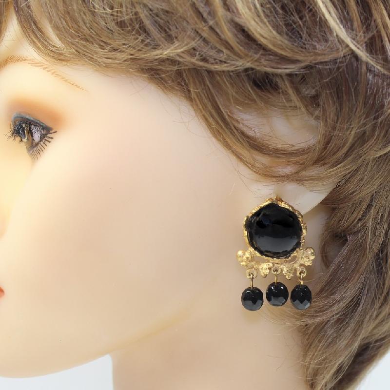 Front view of Black (jet) Cabochons Earrings Clip