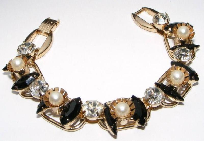 Front view of Black (jet) Navettes Pearl Bracelet 5 Link