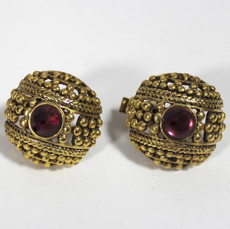 Front view of Purple (cardinal) Cabochons Other