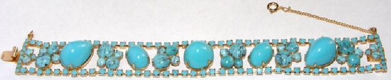 Front view of Turquoise Cabochons Spotted Bracelet Flat Push In