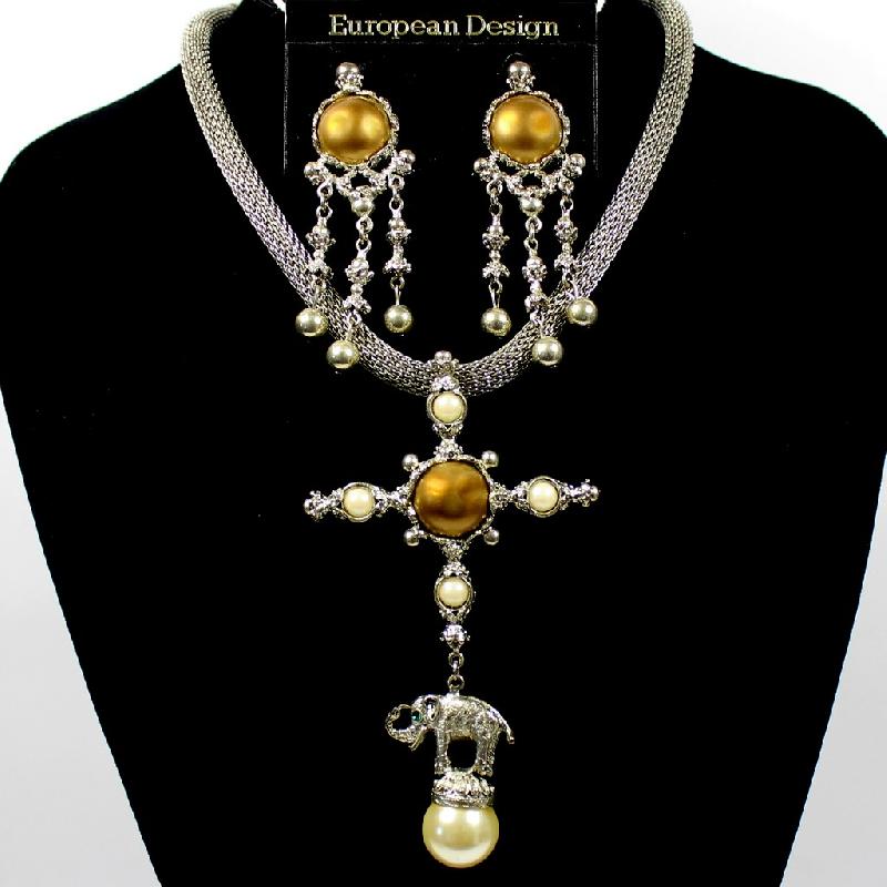 Front view of Yellow Cabochons Pearl Earrings Clip
