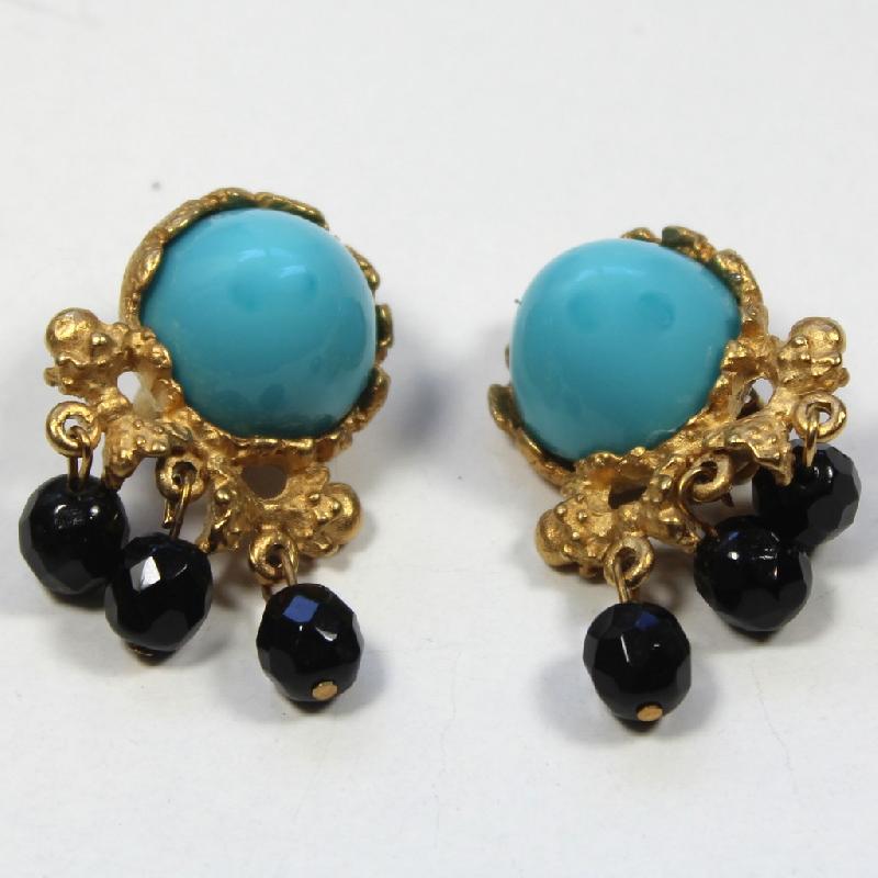 Front view of Turquoise Cabochons Plastic Earrings Clip