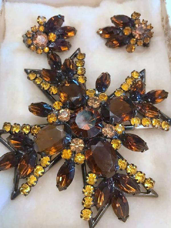 Front view of Topaz Oval Pin Pendant