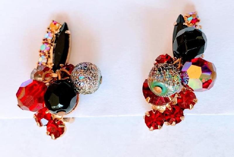 Front view of Red Navettes Earrings Clip