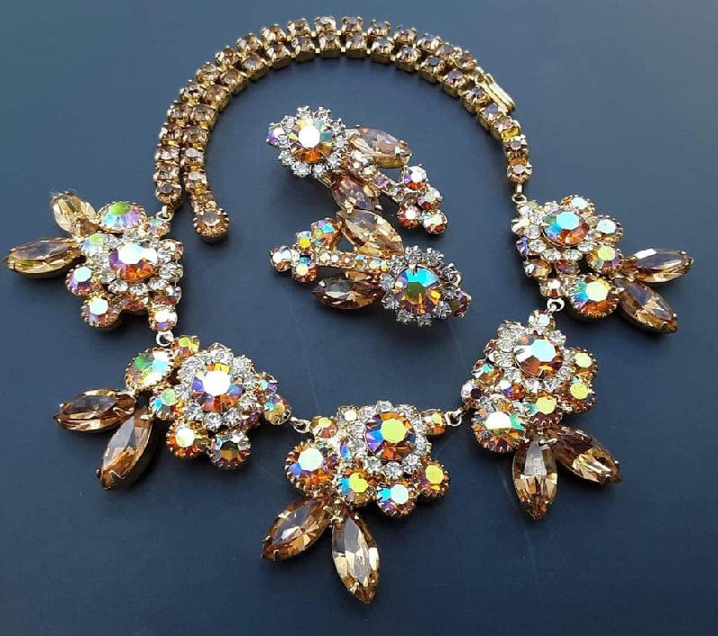 Front view of Topaz Navettes Earrings Clip