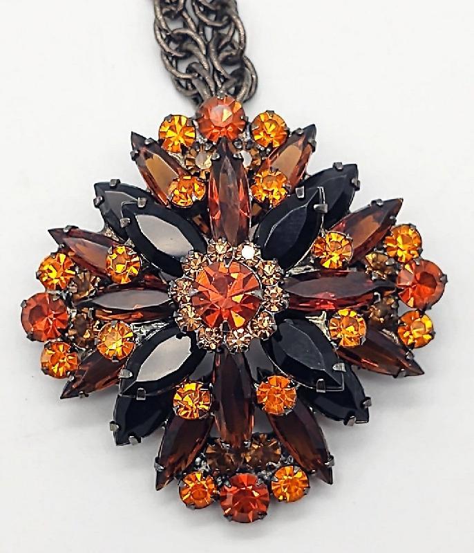 Front view of Topaz Navettes Pin Pendant