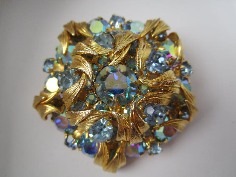 Front view of Blue Chatons Only Pin Pendant