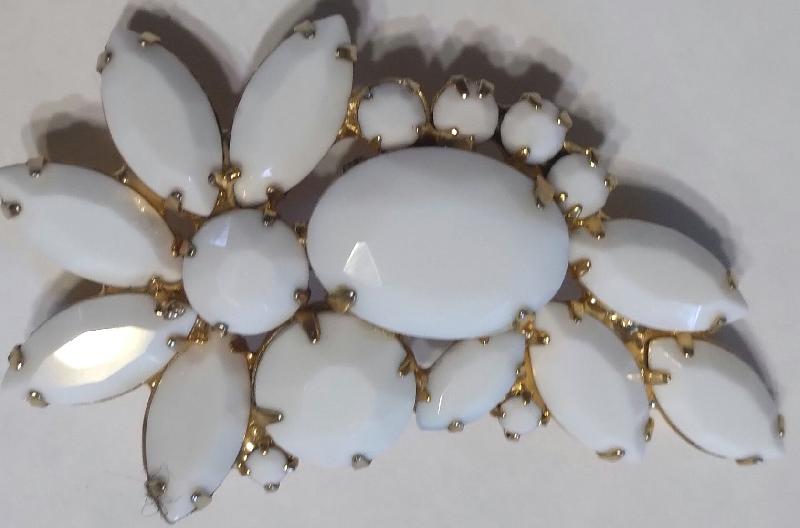 Front view of White (chalk Or Milk) Oval Brooch