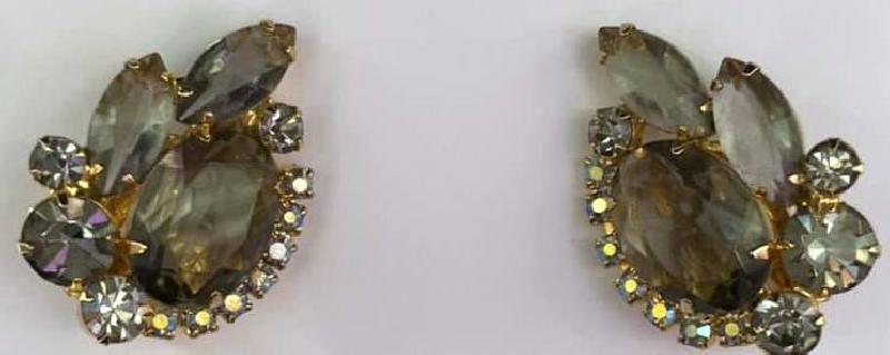 Front view of Gray (black Diamond) Oval Earrings Clip
