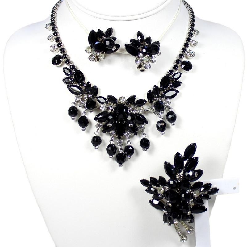 Front view of Black (jet) Navettes Earrings Clip