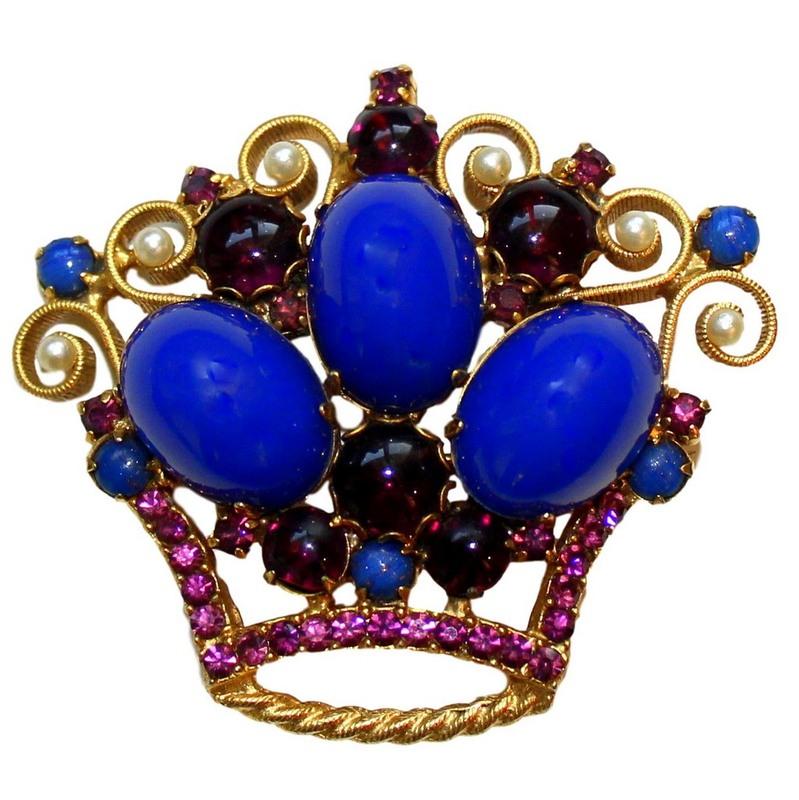Front view of Blue Cabochons Plastic Brooch
