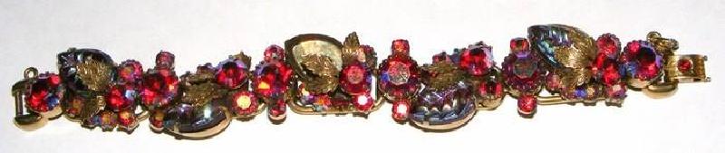 Front view of Red Pear Molded/Cut Bracelet 5 Link