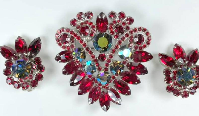 Front view of Red Navettes Earrings Clip