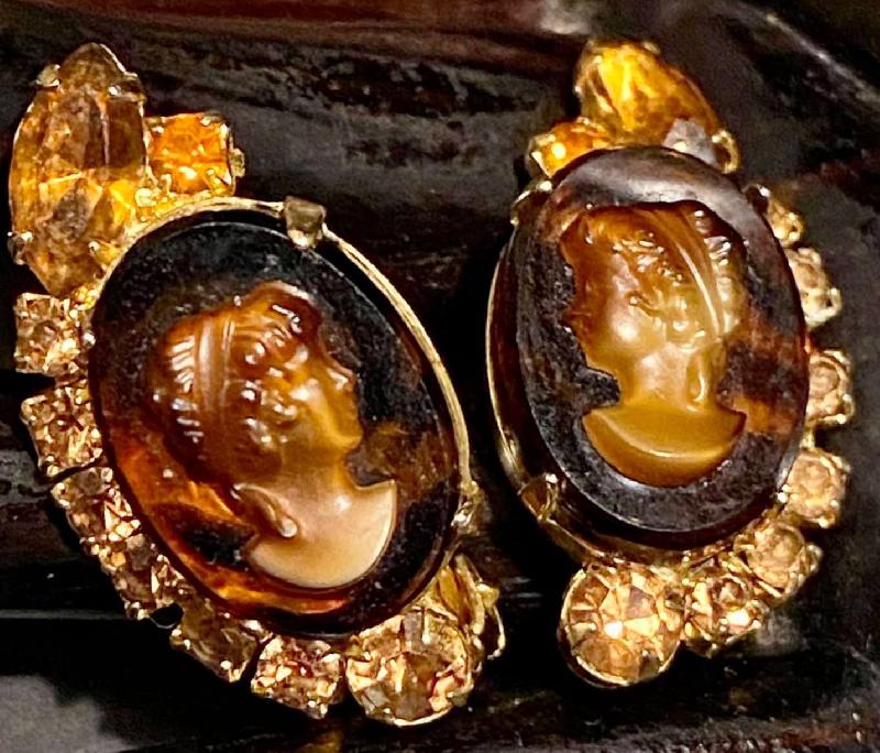 Front view of Topaz Cabochons Molded/Cut Earrings Clip