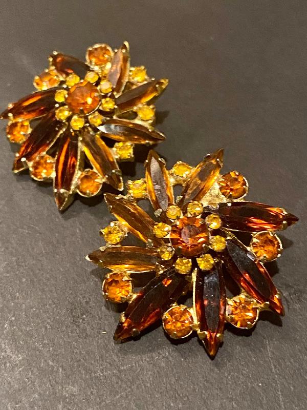 Front view of Topaz Navettes Earrings Clip