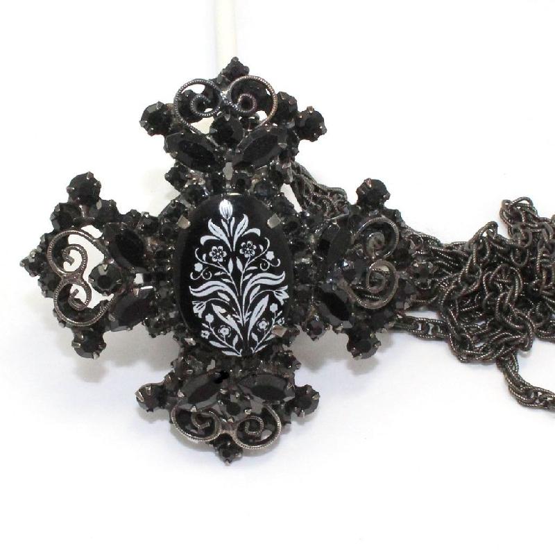 Front view of Black (jet) Cabochons Painted (hand/Transfer) Pin Pendant